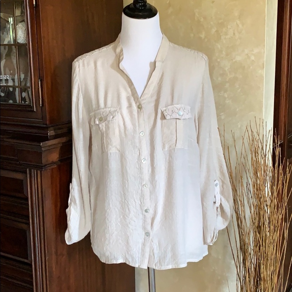 Notations gauzy tan blouse w/ tan sleeves and lace